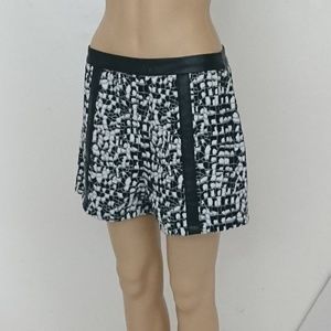 NWT Whitney Eve Black & White Shorts Size M - XL